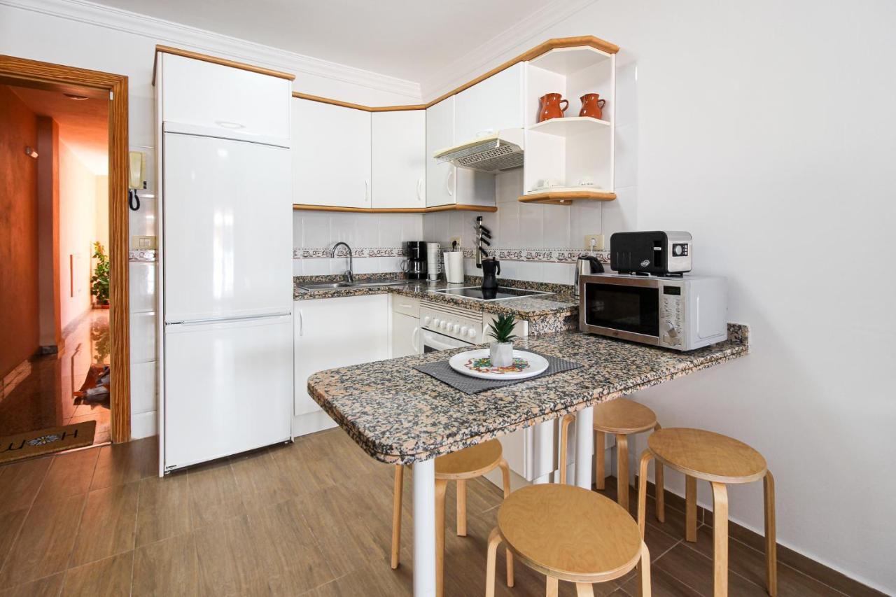 Beautiful Renovated Apartment With Air Conditioning Just Steps From The Sea In Playa San Juan Exterior photo