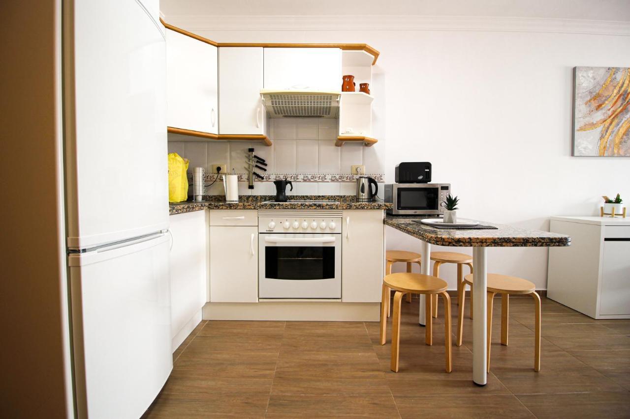 Beautiful Renovated Apartment With Air Conditioning Just Steps From The Sea In Playa San Juan Exterior photo