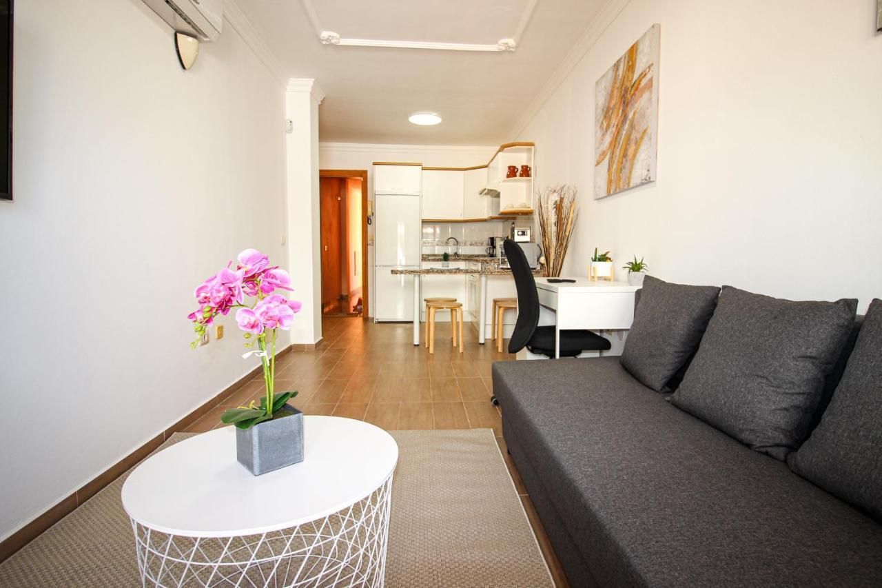 Beautiful Renovated Apartment With Air Conditioning Just Steps From The Sea In Playa San Juan Exterior photo